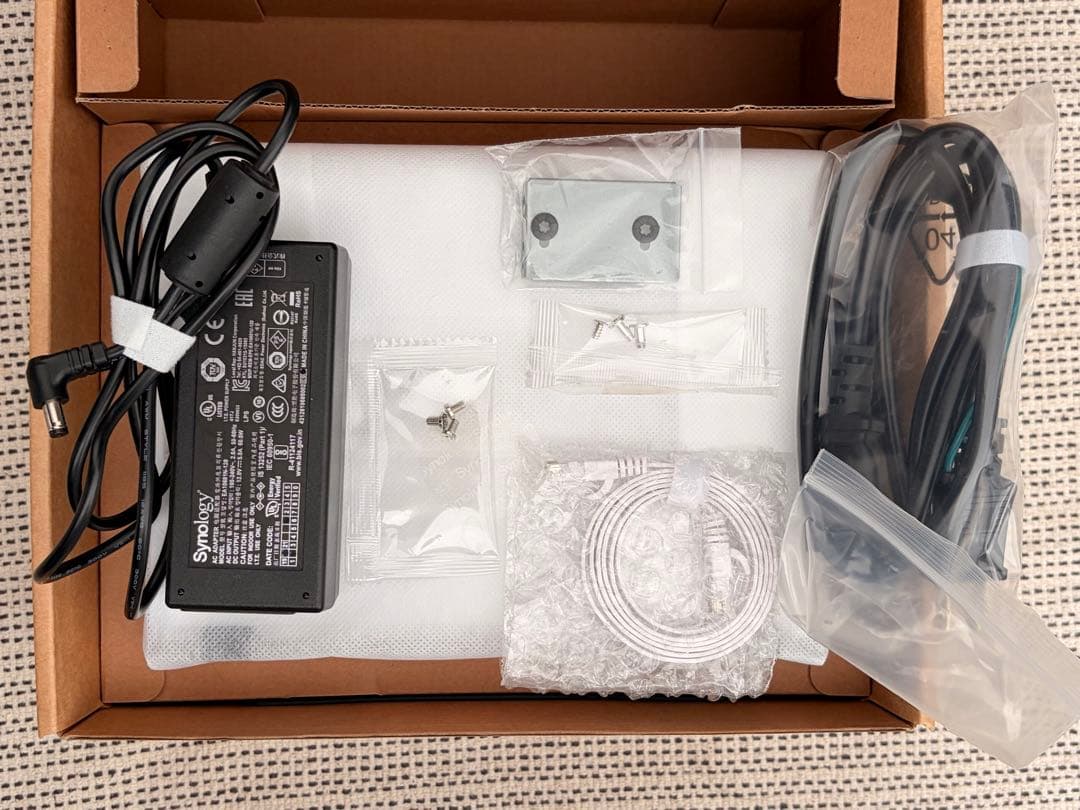 Synology DS220j NAS 本体＋電源アダプター 動作確認済み 美品