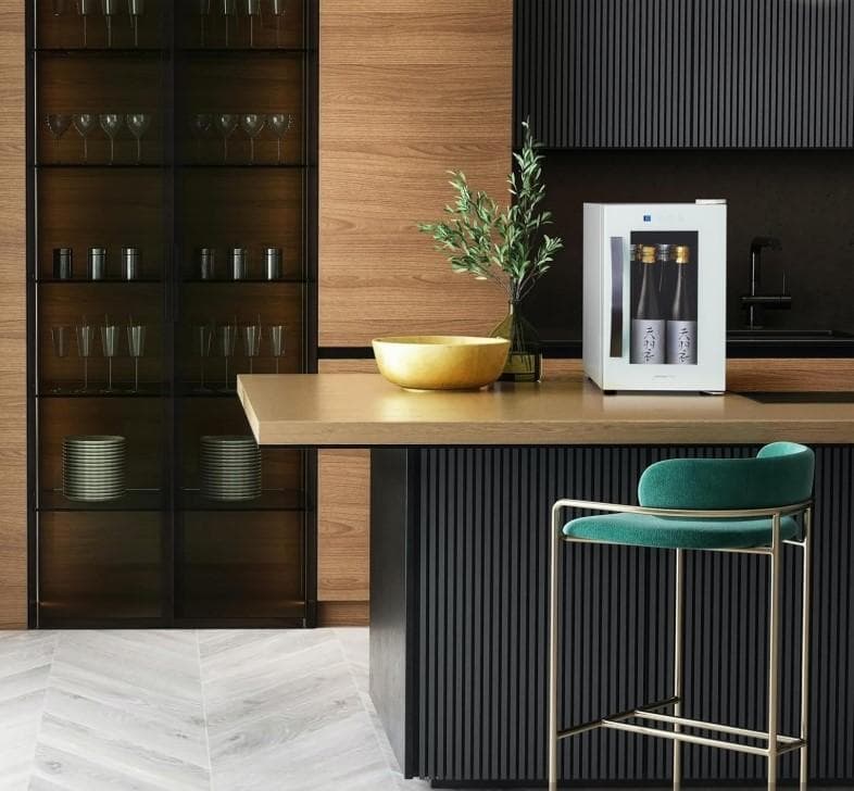 【新品・未開封品】デバイスタイル CG-P8S-W ペルチェ式8本用ワインセラー