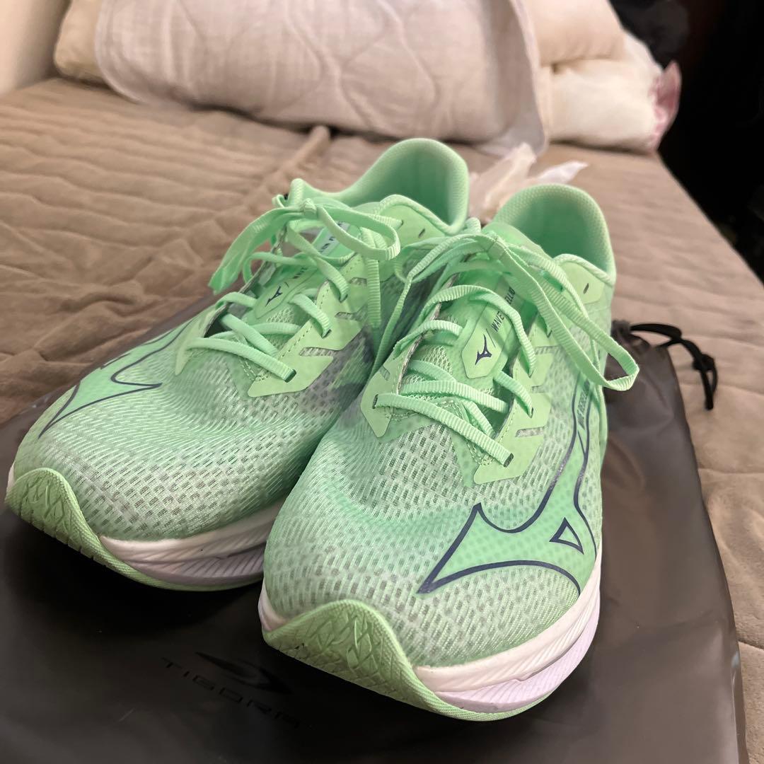 美品ミズノWAVE REBELLION FLASH2 28㎝