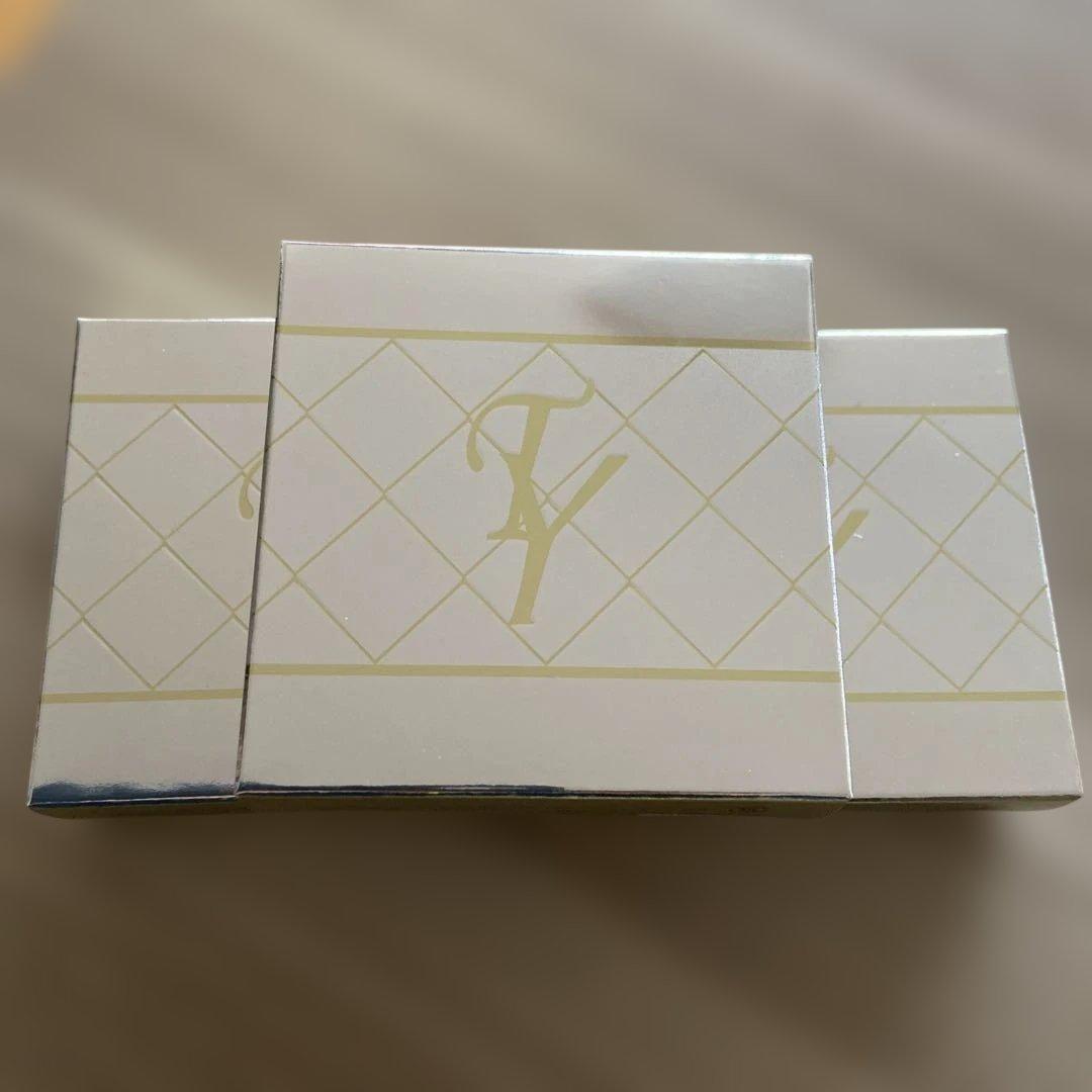 エスティファクト シェリーパクト U.N ファンデーションポーチ付き