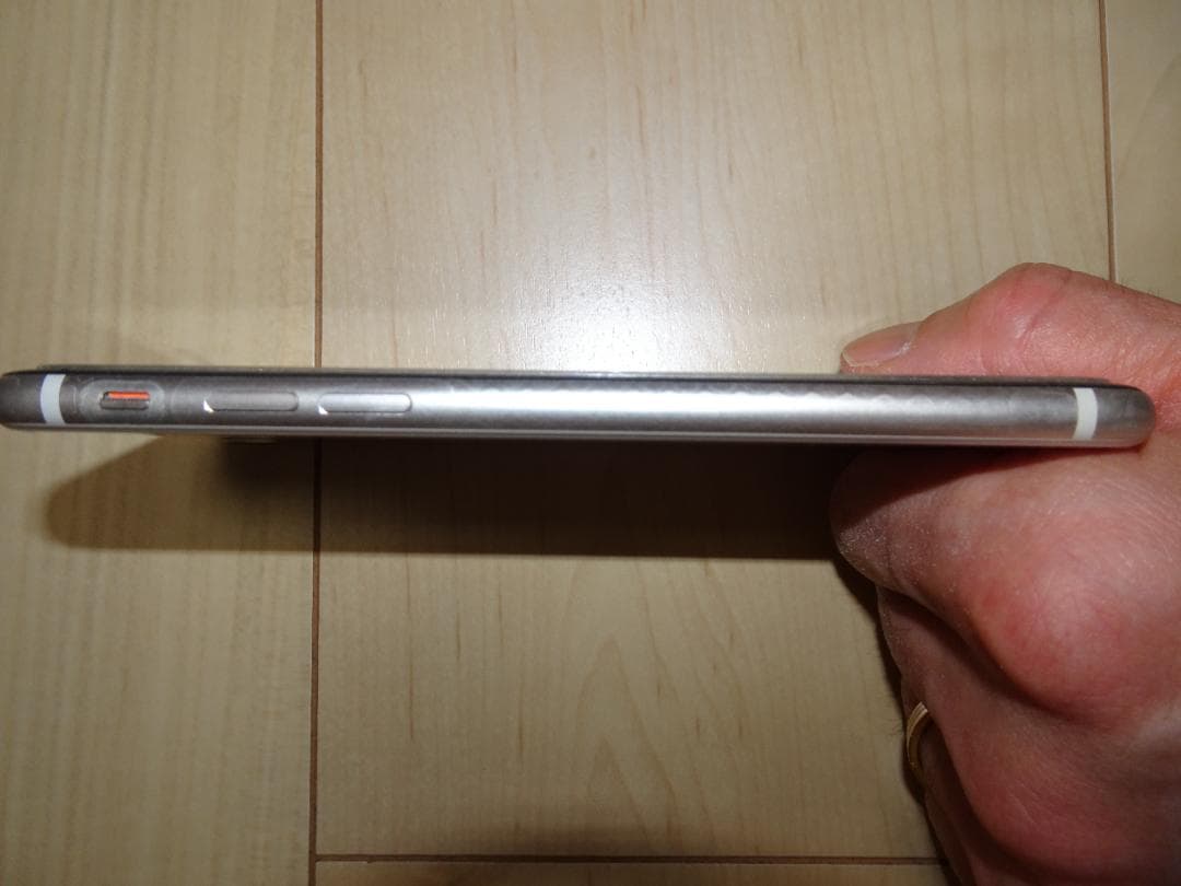 アイフォンSE 本体 バッテリー状態良好