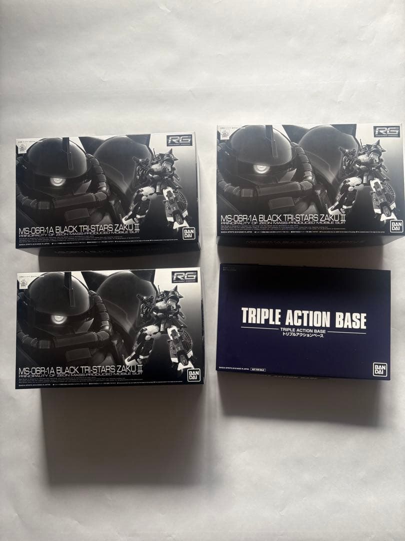 RG ザクⅡ 黒い三連星　アクションベース付き3体セット