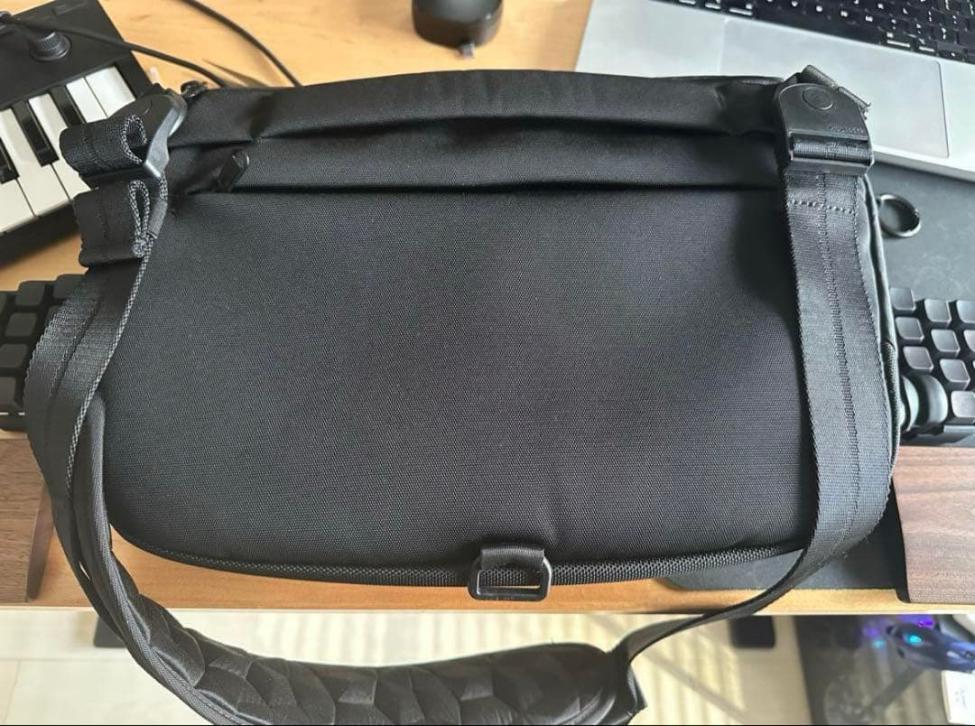 バッグ ALPAKA BRAVO SLING MAX