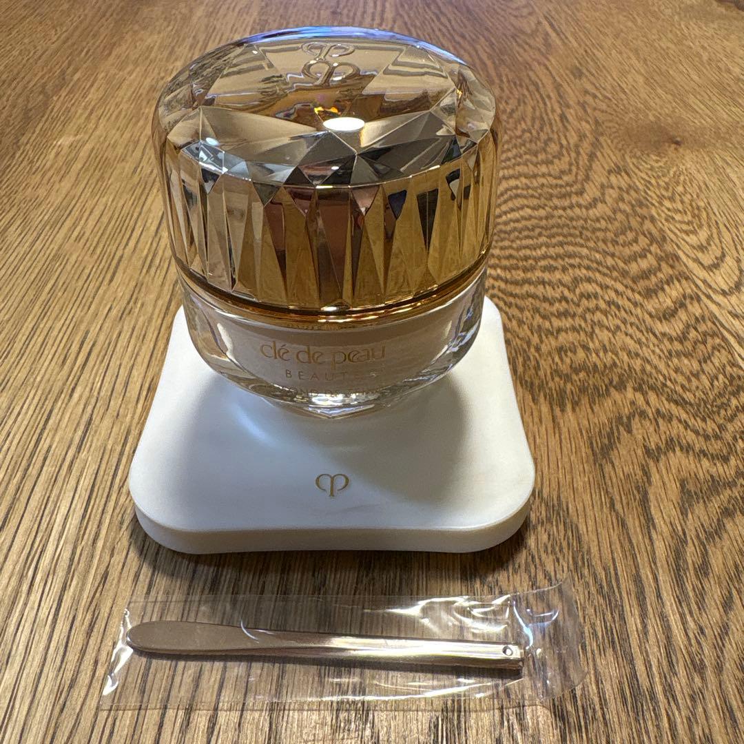 クレ・ド・ポー ボーテ クリームファンデーション O10