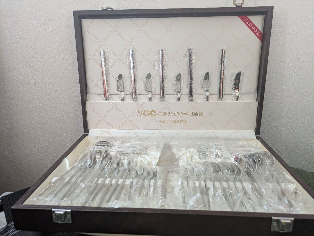 LUCKY WOOD　カトラリーセット　ステンレス18/12 51本セット