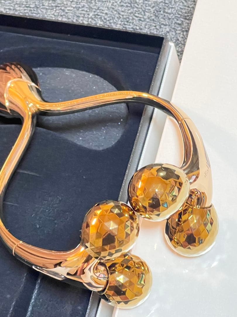 美品/リファ/フェイスローラー ゴールドと赤のグラデーション