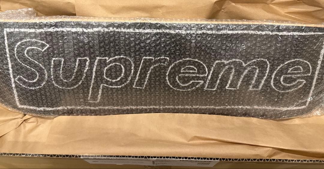 新品未使用　カウズ　コラボ　シュプリーム　supreme デッキ