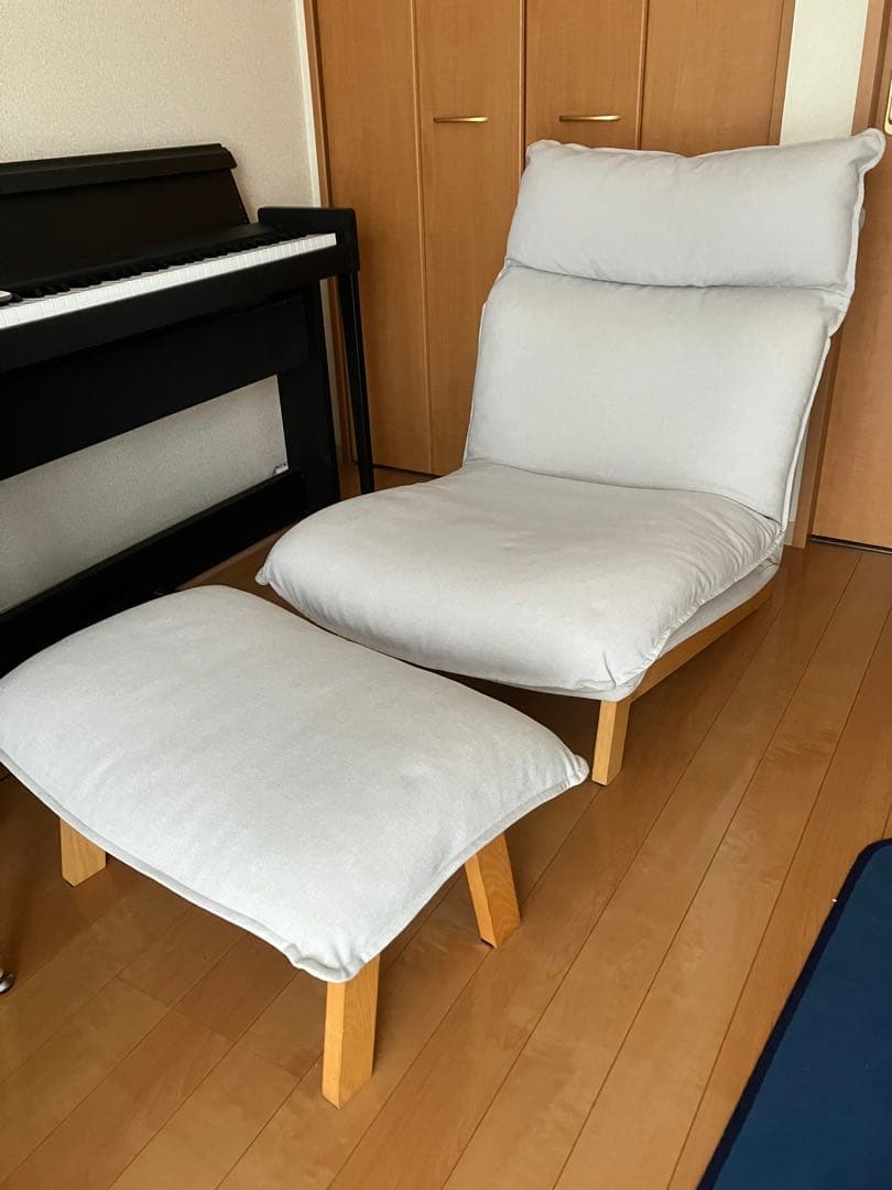 無印良品　ライトグレー モダンソファ オットマン付き