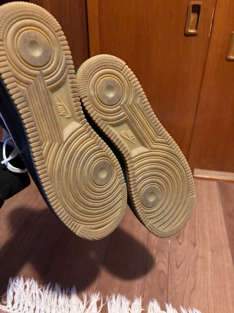 Nike Air Force 1 '07 LV8のブラック/ホワイト