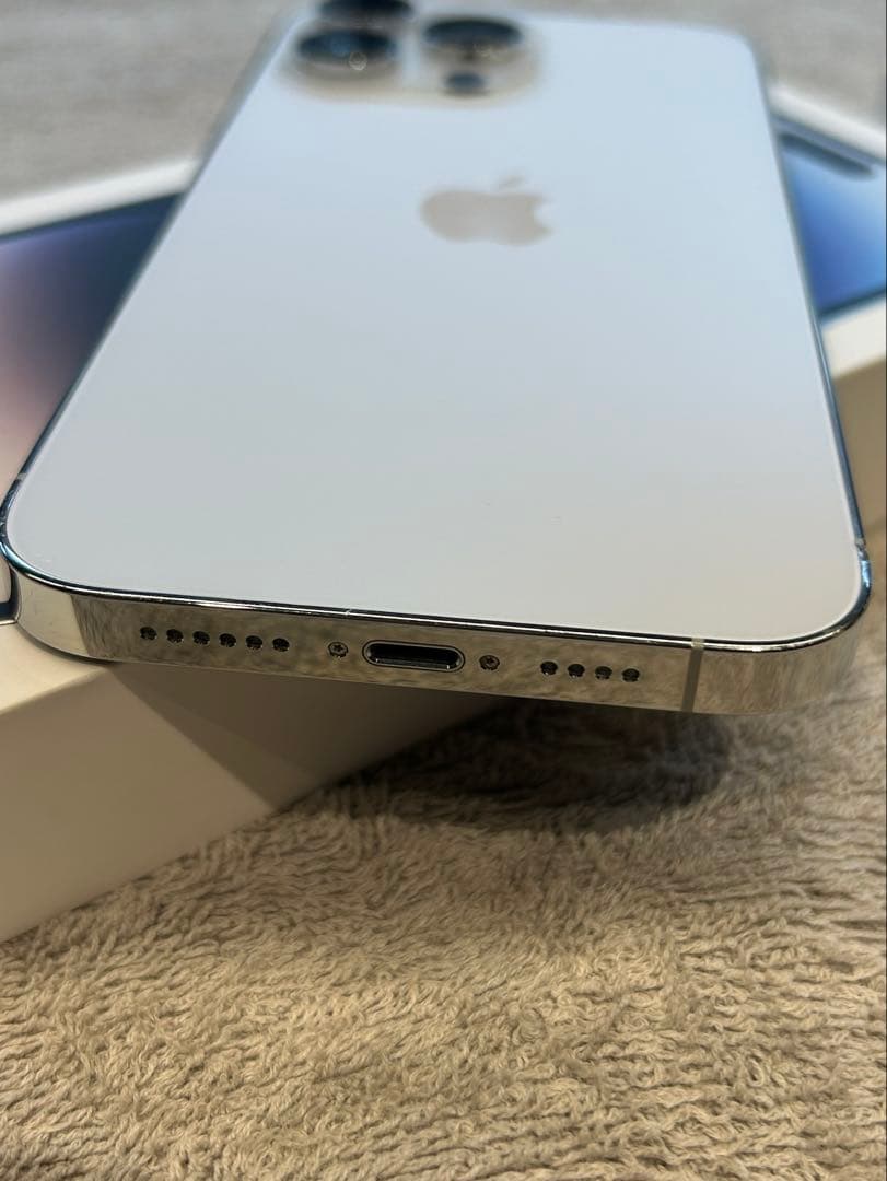 Apple iPhone 14 Promaxシルバー 本体　128G