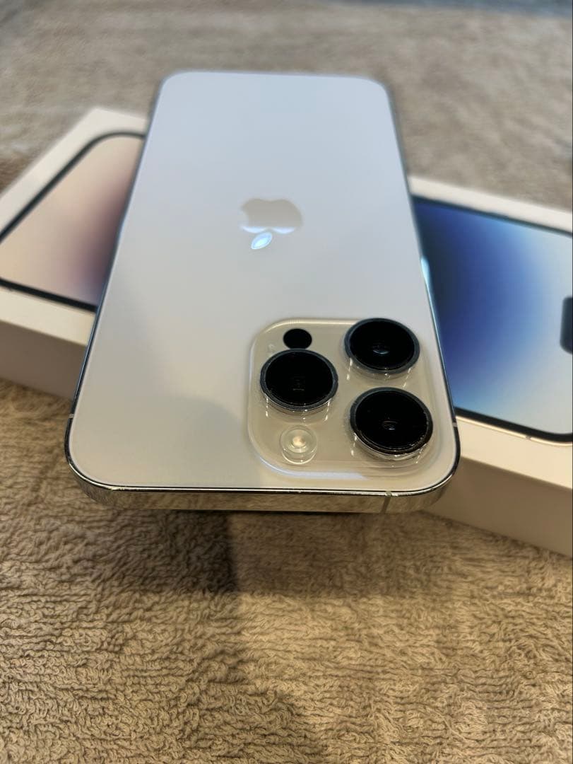 Apple iPhone 14 Promaxシルバー 本体　128G