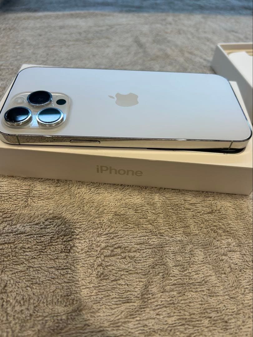 Apple iPhone 14 Promaxシルバー 本体　128G