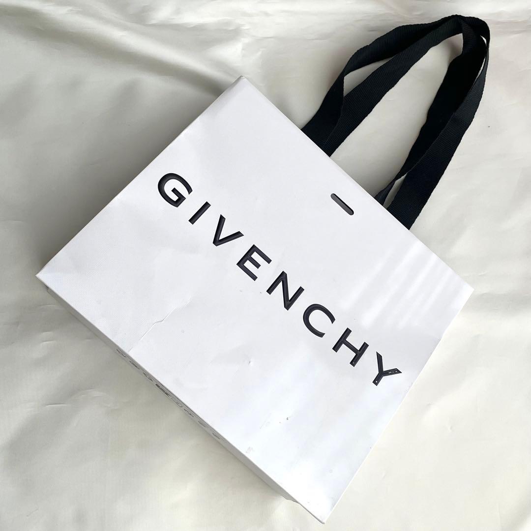 GIVENCHY ジバンシー　ロゴ　4G ピアス　シルバー　メンズ　レディース