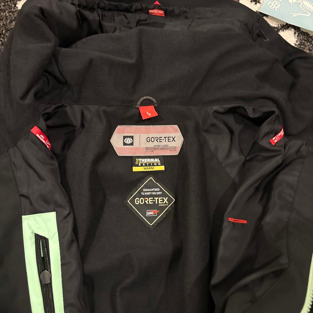 686 スノーボードジャケット　ゴアテックス　Lサイズ美品