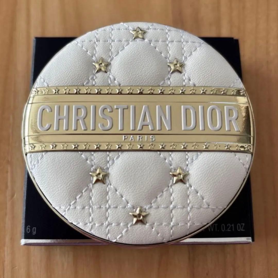 新品　ディオールスキン フォーエヴァー グロウ ルミナイザー 001