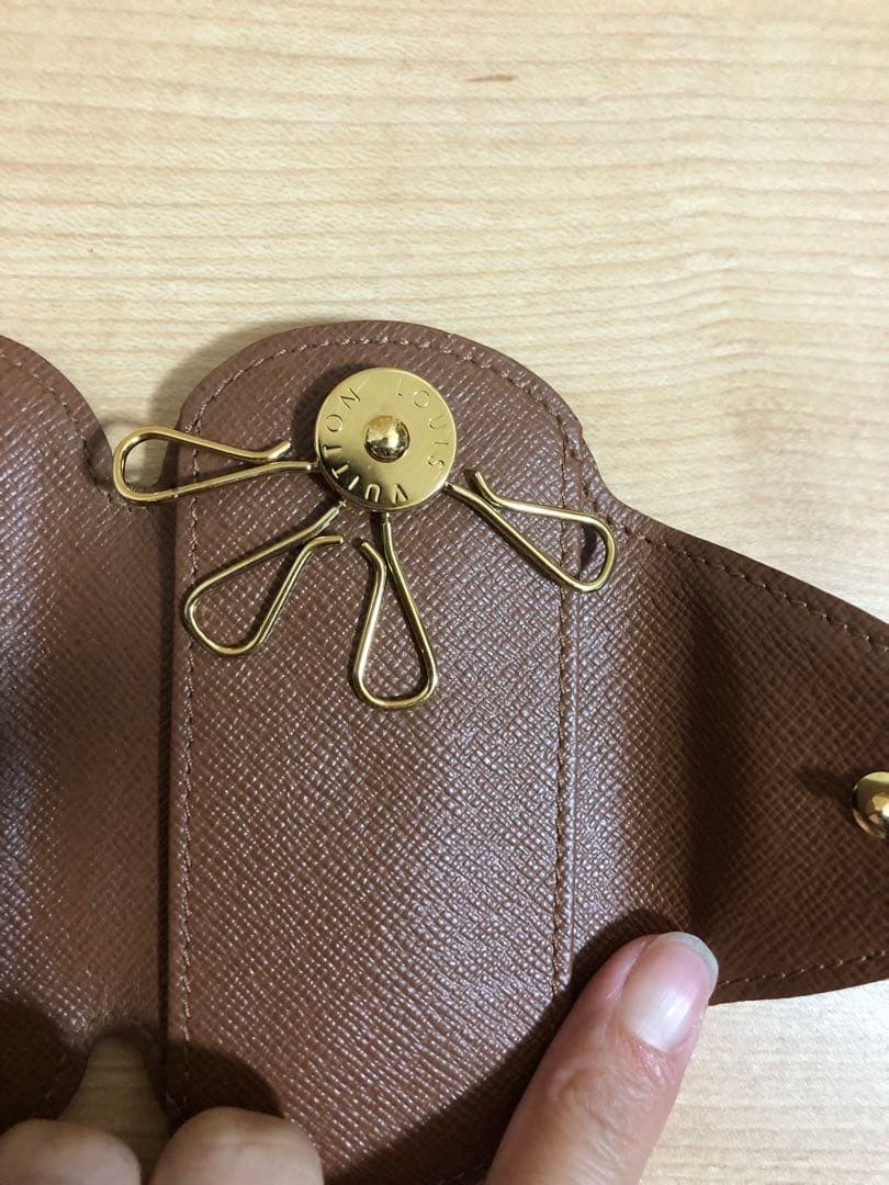 LOUIS VUITTON キーケース