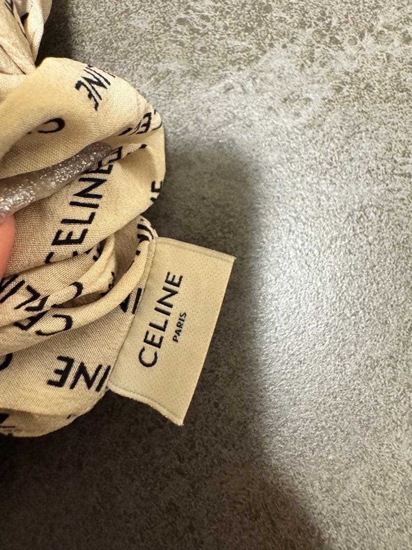 CELINE ロゴ入り シュシュ ベージュ