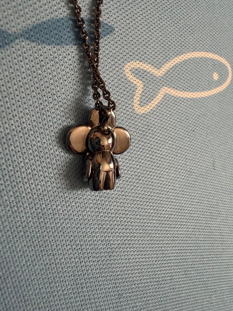 LOUIS VUITTON ヴィヴィエンヌ ペンダント　　ネックレス