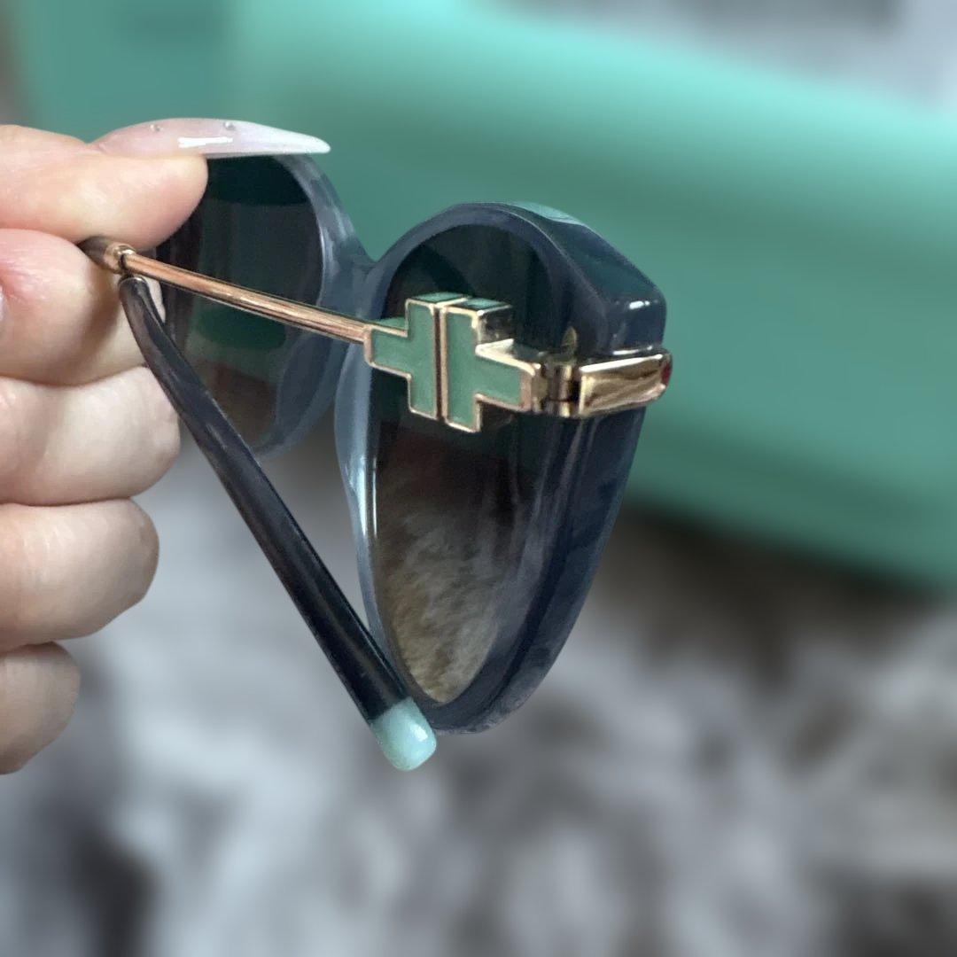 Tiffany & Co. ダークブルー サングラス