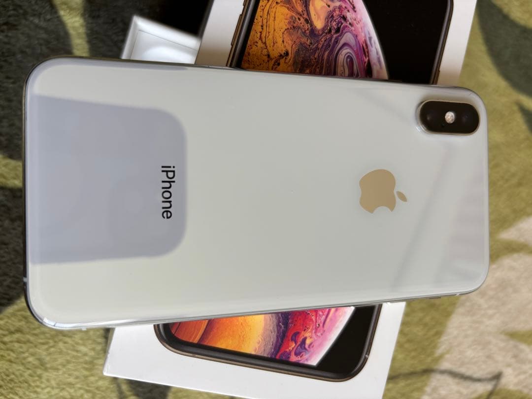 美品　箱、ケース付きiPhoneXS