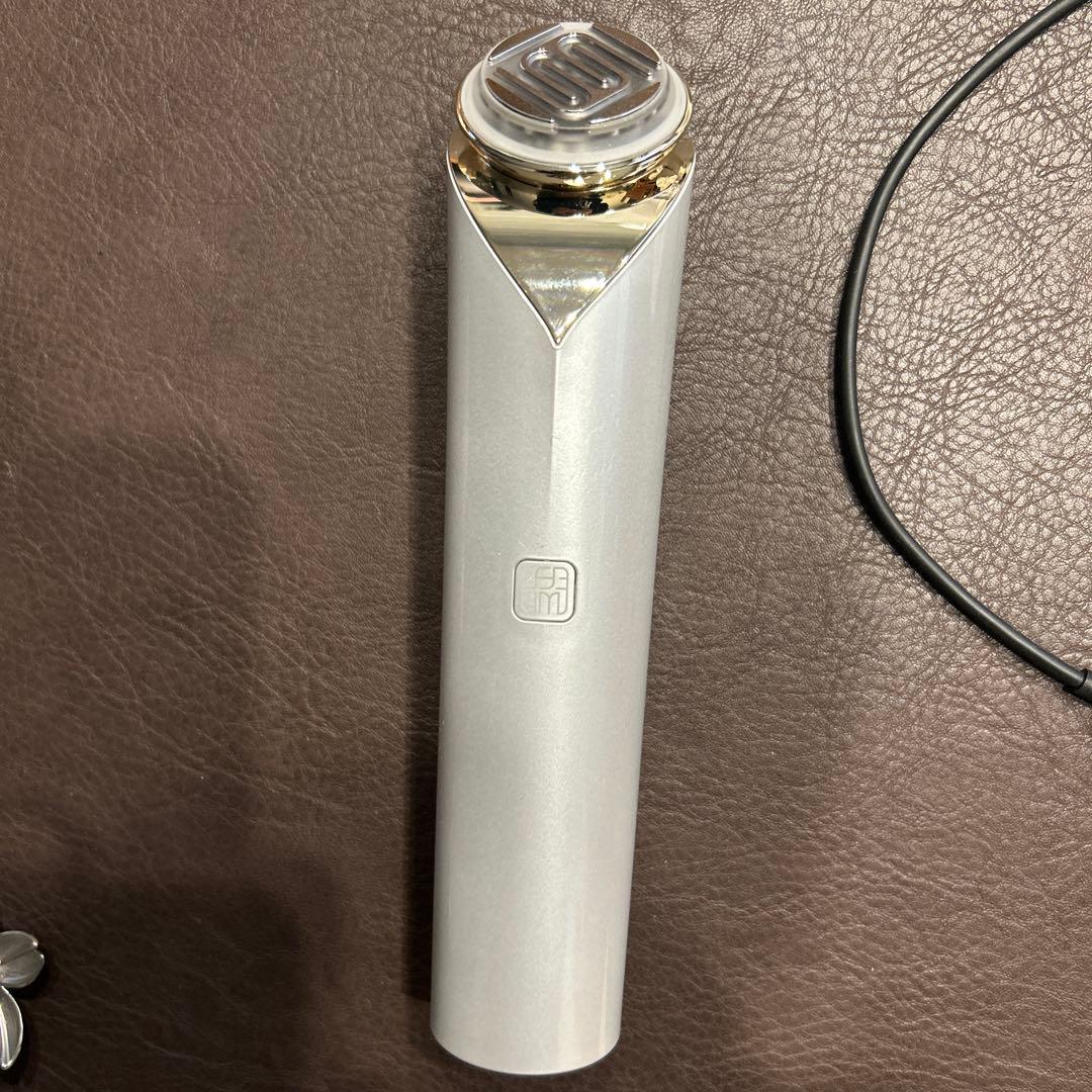 シルバー スティック型 美顔器 充電ケーブル付き