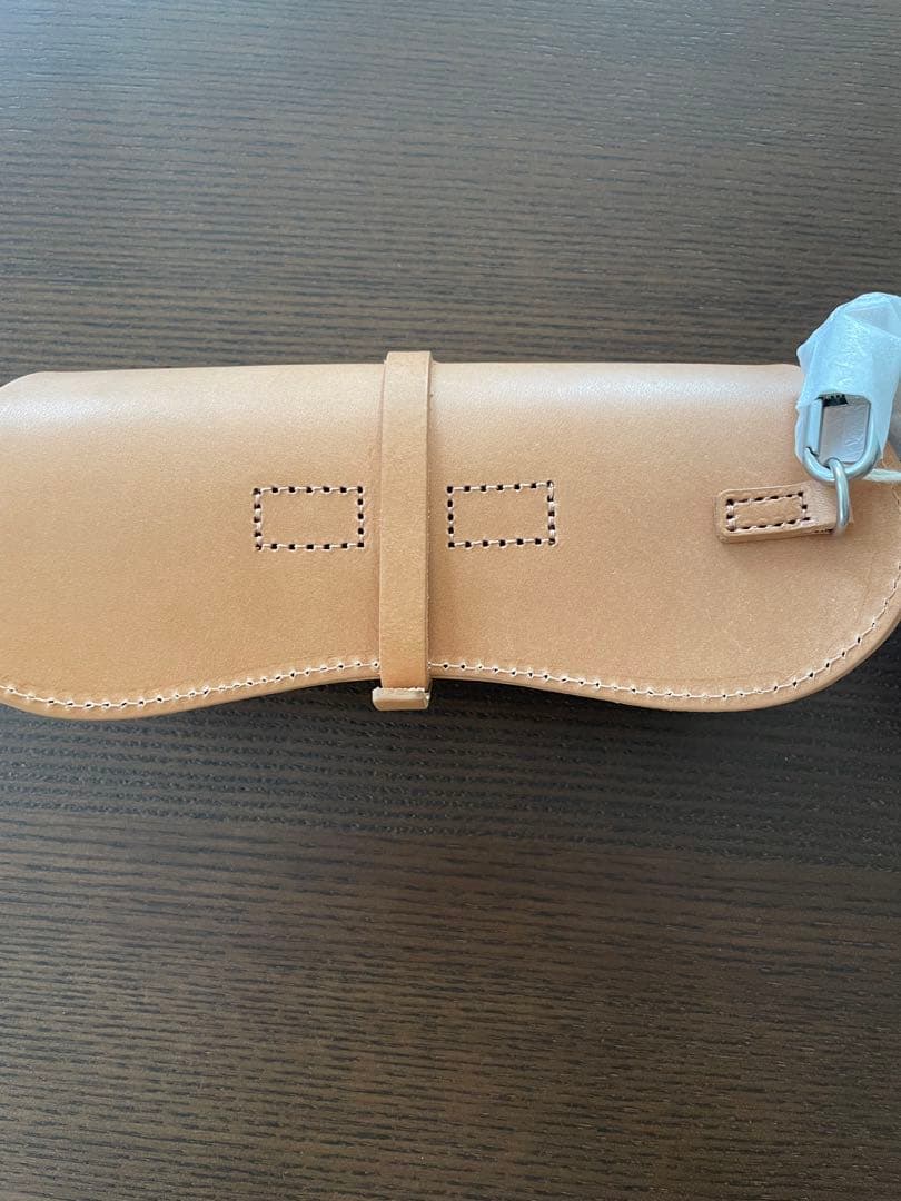 未使用 ETRE TOKYO タンドレザーサングラスケース ベージュ