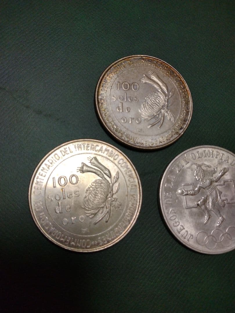 ペルー 100ソル銀貨2枚と メキシコオリンピック25ペソ銀貨の3枚組!!