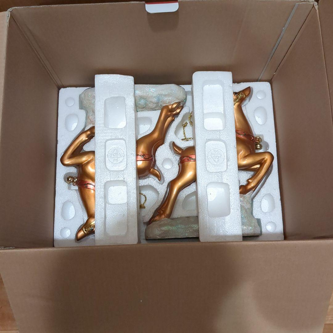 クリスマス　サンタと2頭のトナカイのソリ