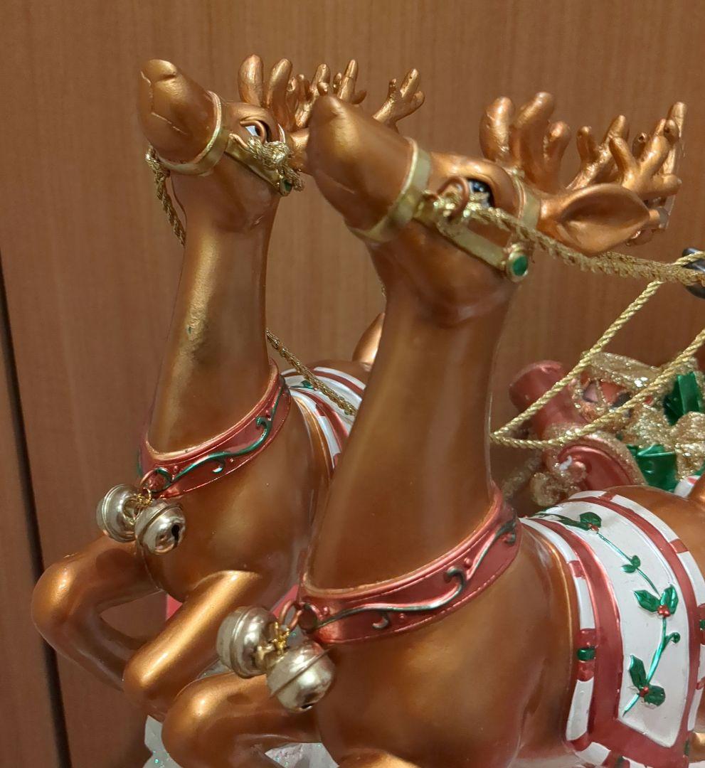 クリスマス　サンタと2頭のトナカイのソリ