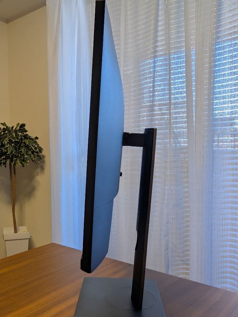 DELL P2421D 23.8インチ QHDモニター 回転機能&前後高さ調整