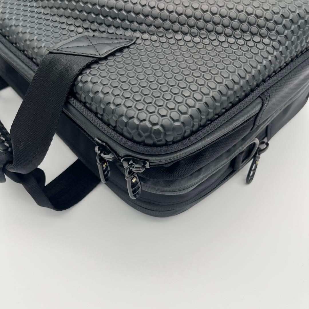 LAT56° ブリーフケース URBAN WARRIOR拡張型 13.3PC対応