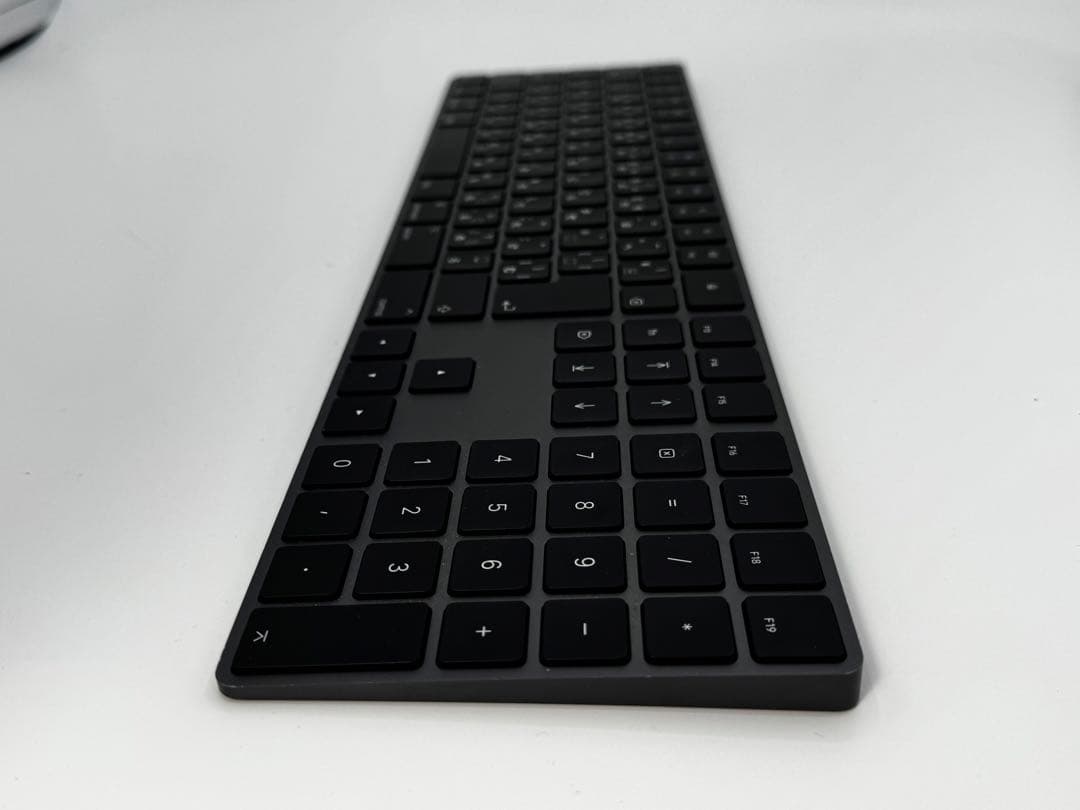 Are 1843 Apple magic keyboard ブラック