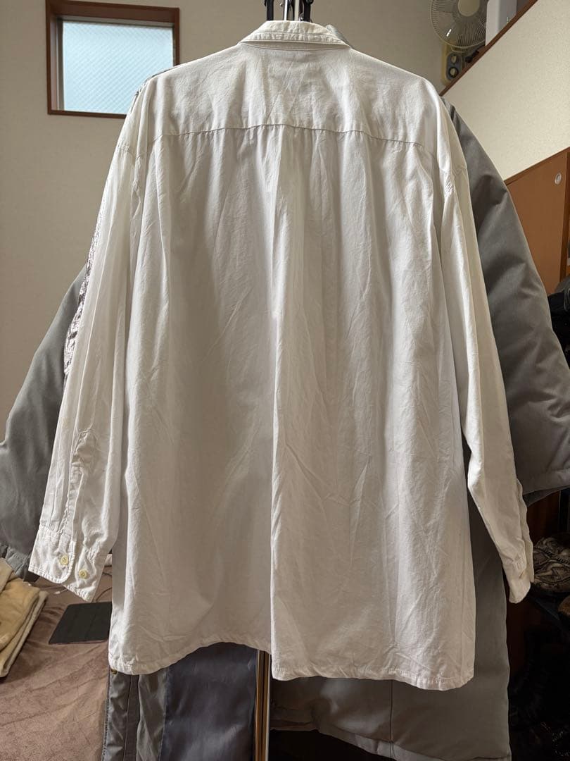 フリル付きホワイト長袖シャツ　GOOUCH フリルシャツ