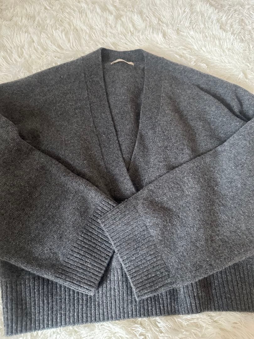 Plageグレー Vネック ボリュームスリーブ ニット
