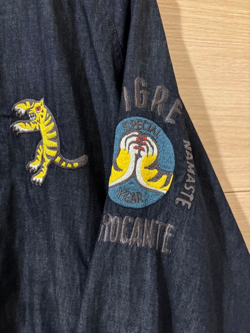 ティグルブロカンテ　リバーシブル虎刺繍デニムスカジャン