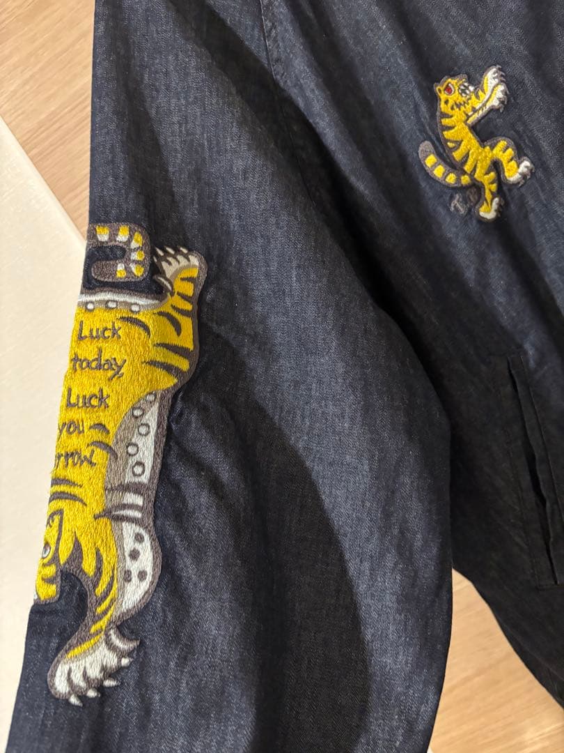 ティグルブロカンテ　リバーシブル虎刺繍デニムスカジャン
