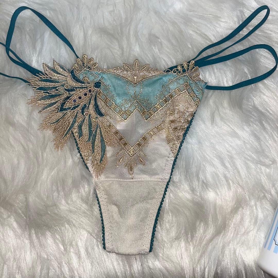 希少　店舗限定商品　サルート　G65 王家の紋章　ブラジャーTバックセット