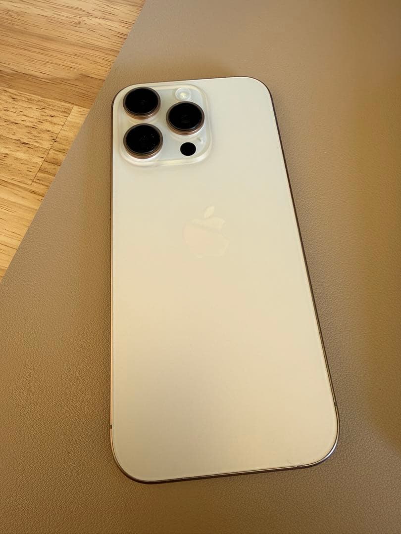 Apple iPhone 16 Pro 1TB デザートチタニウム