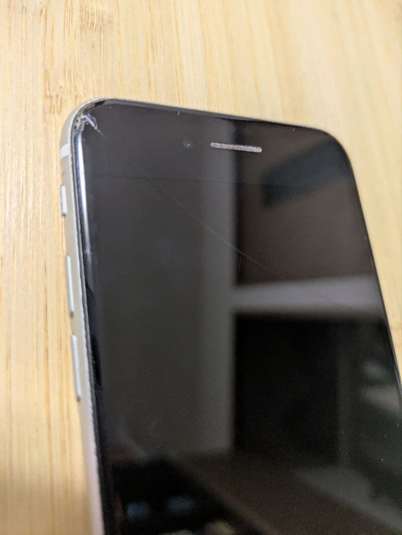 iPhone SE 第2世代／64GB／SIMフリー