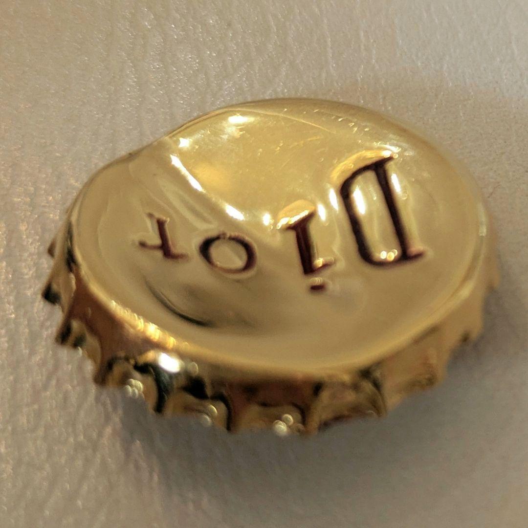 希少!!美品✨クリスチャン　ディオール　ブローチ　ロゴ　瓶蓋　ヴィンテージ