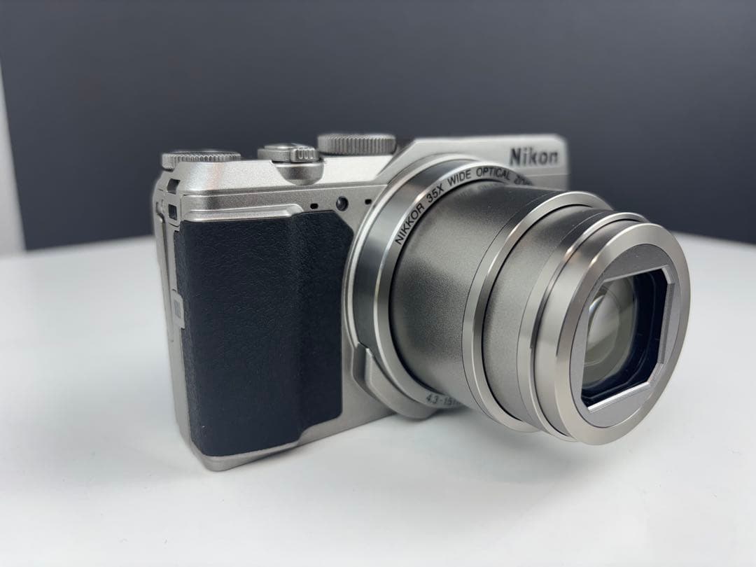 【極美品】Nikon COOLPIX A900 シルバー　デジタルカメラ