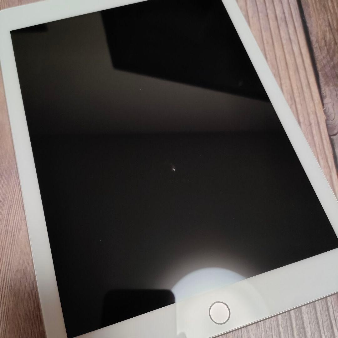 Apple iPad 第6世代 32GB SIMフリー シルバー 美品