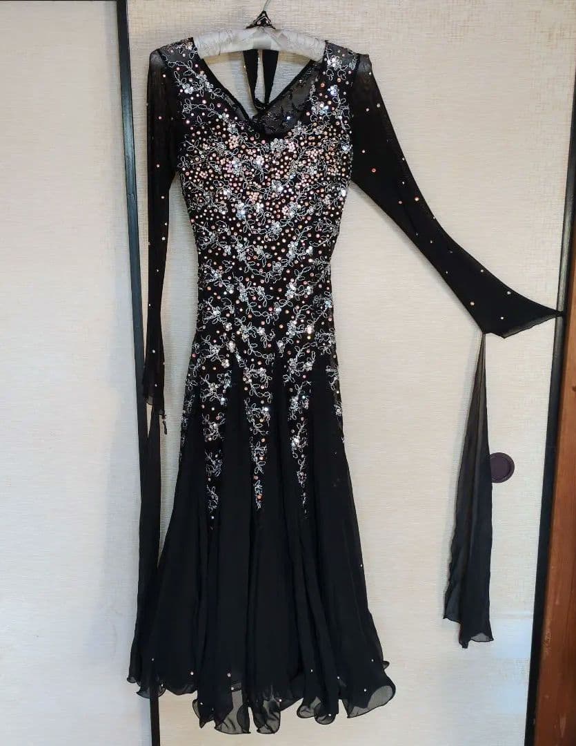 社交ダンス　ビーズ装飾　黒ドレス