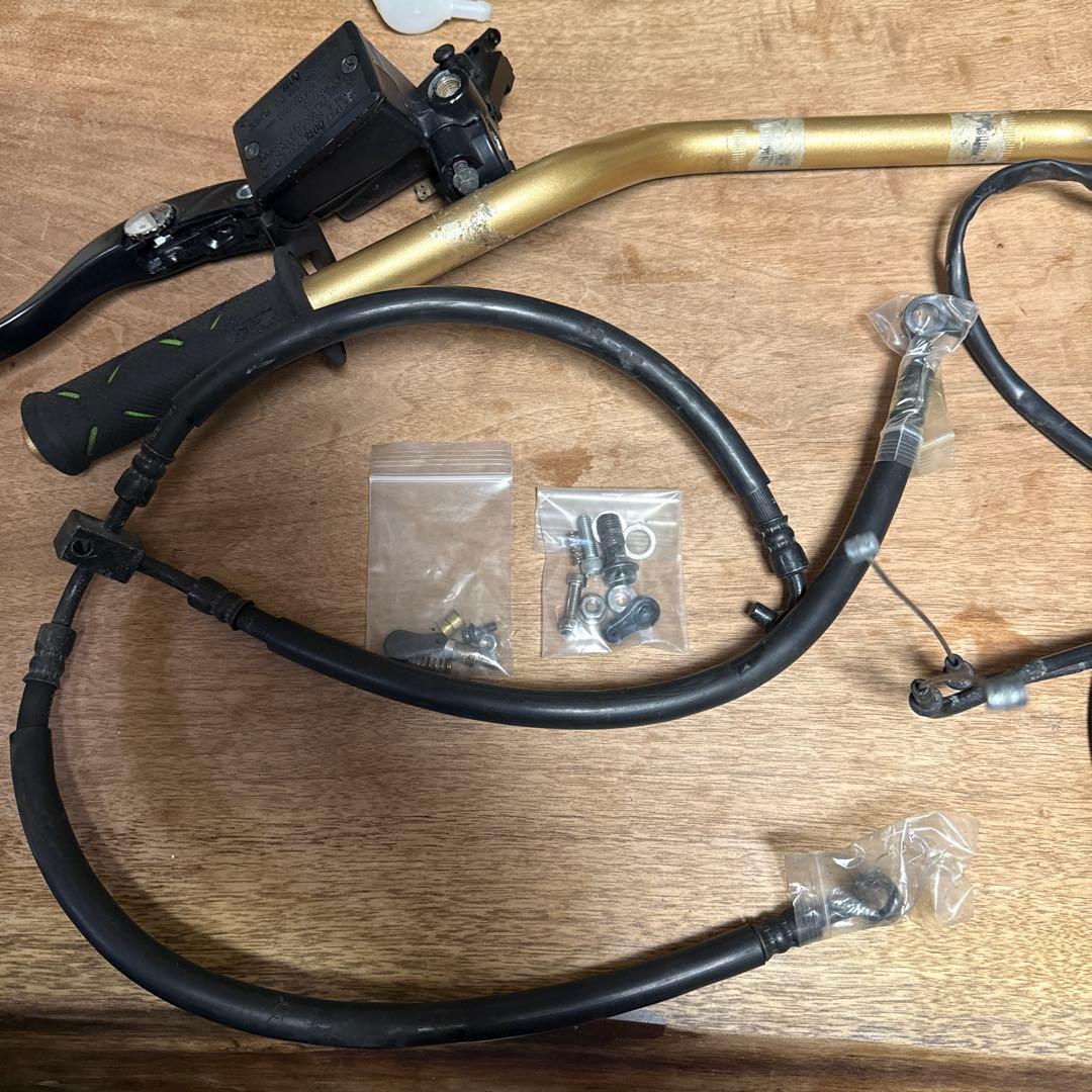 ZRX1200DAEG純正ゴールドハンドルバーセットオマケ付き