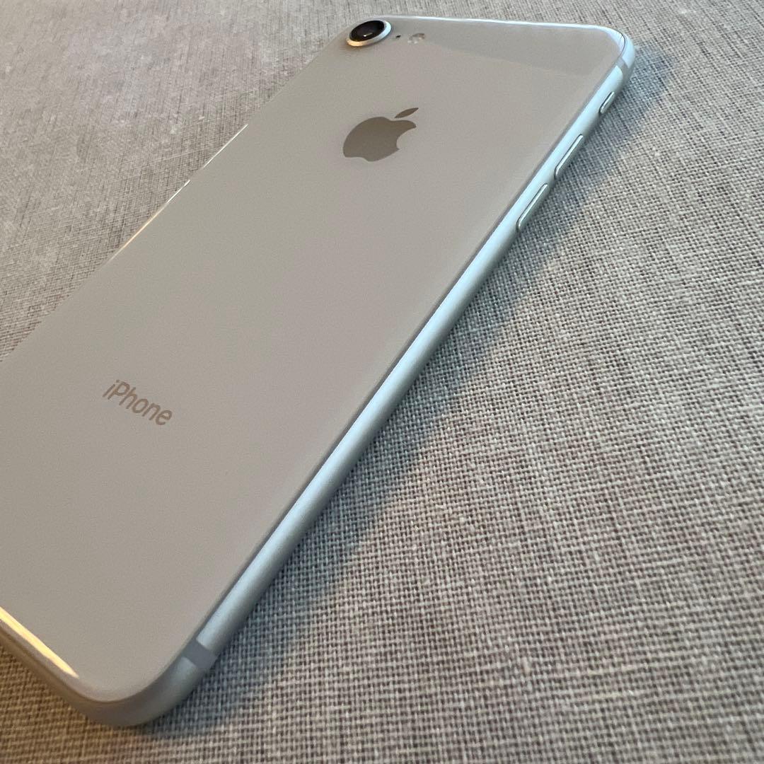 iPhone 8 シルバー 美品 バッテリー最大容量87%