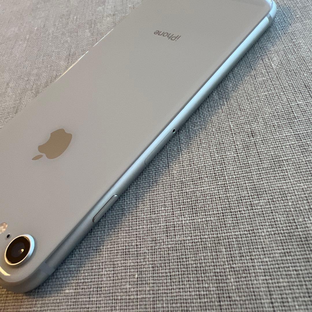 iPhone 8 シルバー 美品 バッテリー最大容量87%
