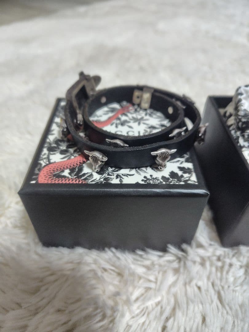 GUCCI ブラックレザーブレスレット