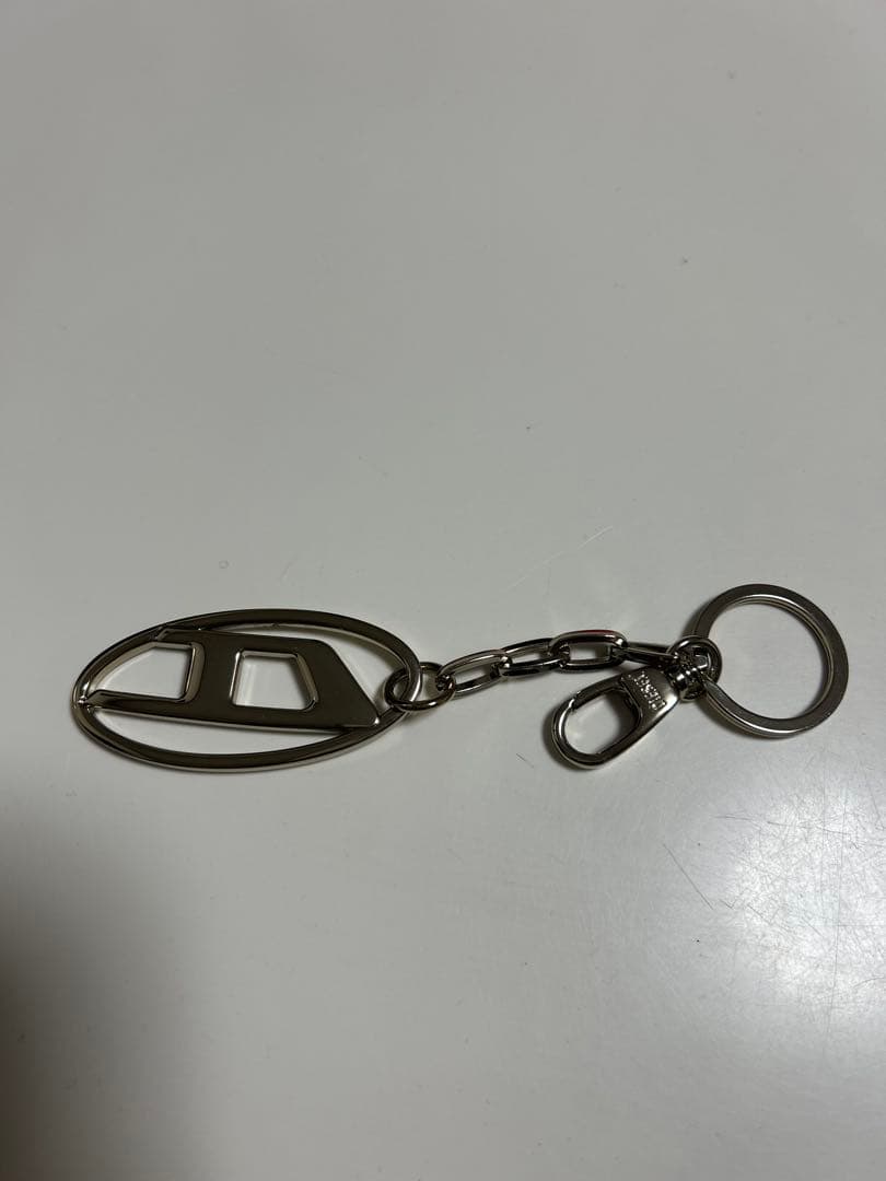 週末限定　値引き‼️DIESEL ロゴ入りメタルキーホルダー　袋付き