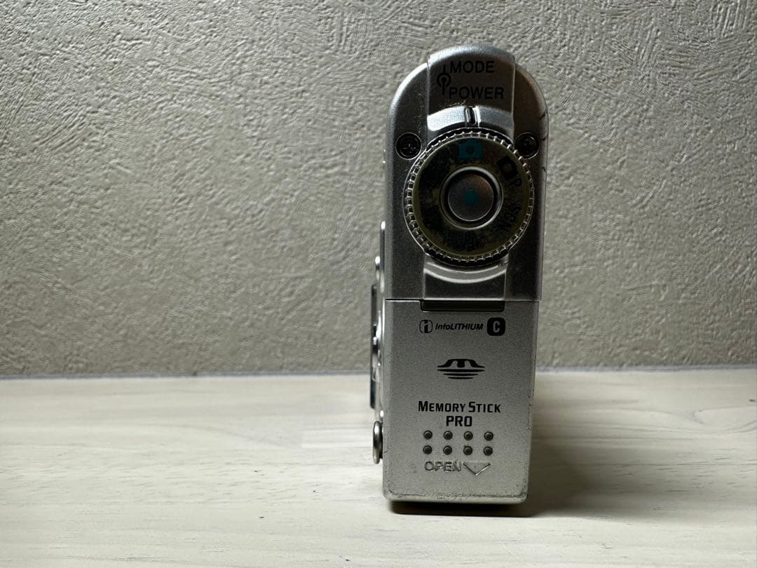 完動品【付属品付】 SONY Cyber-shot DSC-F77 デジカメ