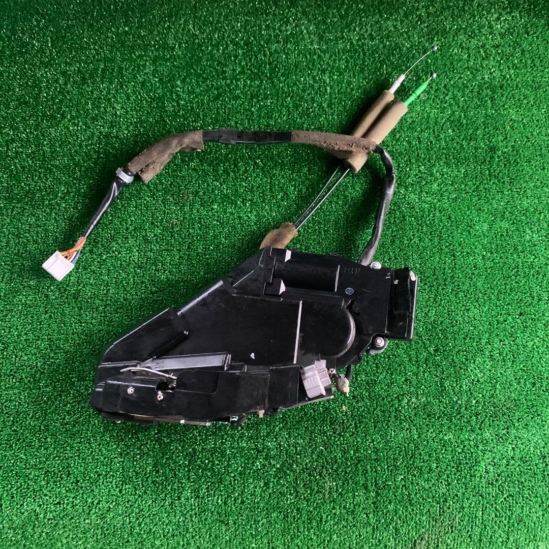 トヨタ　セルシオ　30 31 後期　純正ドアロックアクチュエーター右リア　中古品